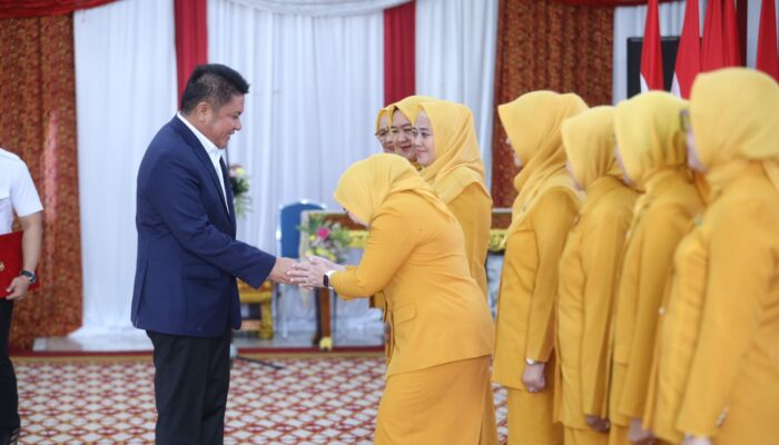 Kukuhkan Pengurus BKOW Sumsel, Gubernur Herman Deru Dorong Lahirnya Inovasi dan Penguatan Peran Perempuan   