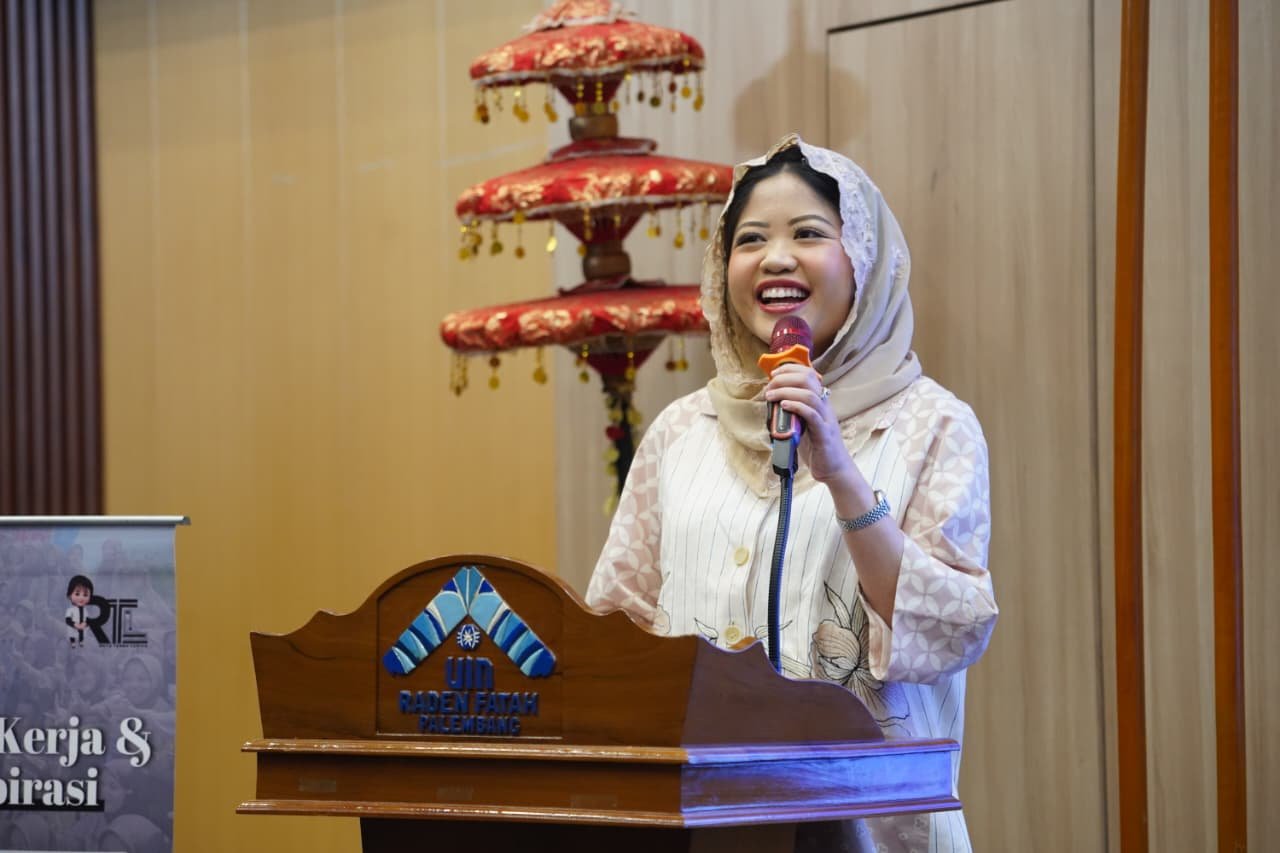 Duta Literasi Sumsel, dr. Hj. Ratu Tenny Leriva, M.M