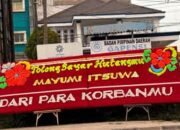 Karangan Bunga Tuntut Pembayaran Hutang Muncul di Depan Kantor GAPENSI Sumsel, Warga Soroti Nama Mayumi Itsuwa